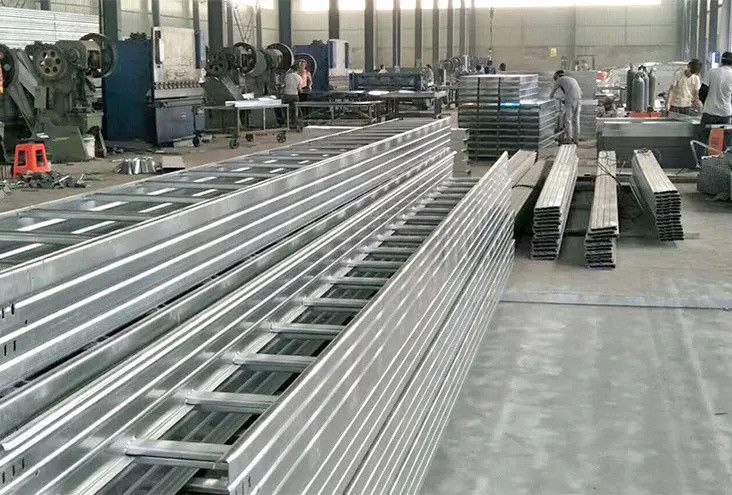 1.5 - 2.5 मिमी सीढ़ी प्रकार केबल ट्रे गैल्वेनाइज्ड स्टील केबल ट्रे संक्षारण प्रतिरोध