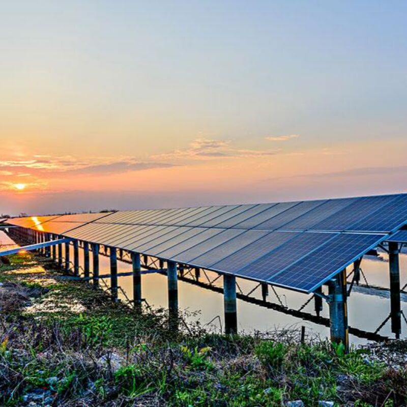 ग्राउंड सोलर माउंटिंग ब्रैकेट लंबे समय तक आउटडोर के लिए मजबूत संक्षारण प्रतिरोध प्रदान गर्म डुबकी जस्ती स्टील से निर्मित